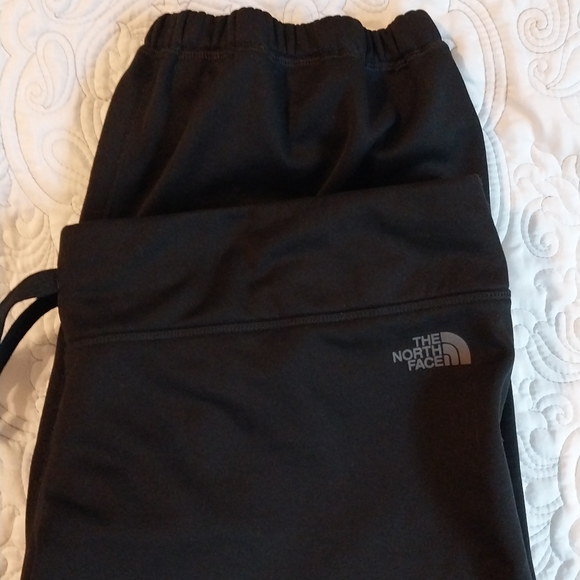 NORTHFACE CROP ATHLETIC SWEATS. SIZE XXL. - Picture 2 of 3